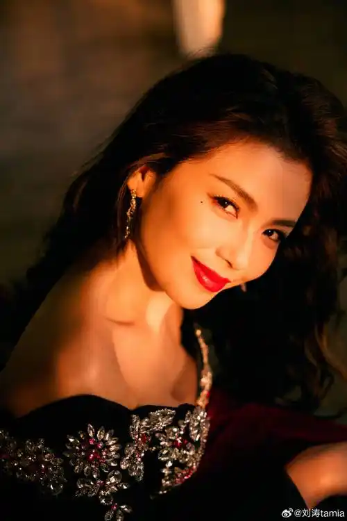 46岁刘涛晒写真太妩媚!