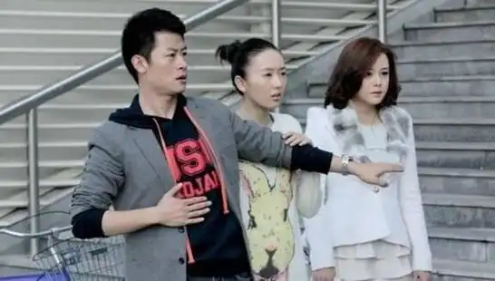 演员李健:19岁演戏,42岁因《狂飙》爆火,娶初中恋人成了好老公