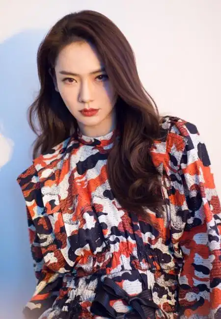 戚薇个人资料(35岁的戚薇,结婚7年,是5岁孩子的妈妈,也是"精致女神")