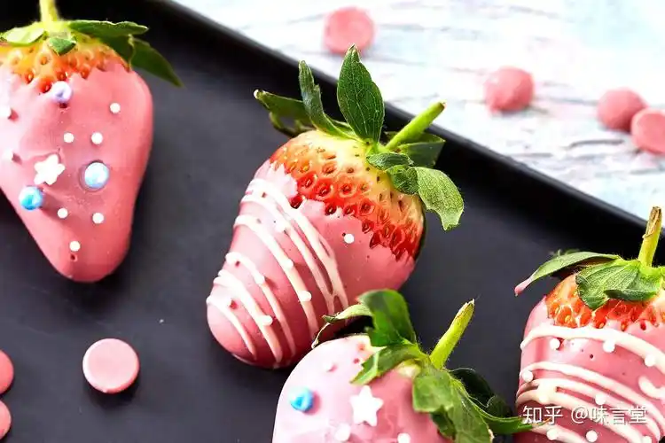 零食把草莓嵌进巧克力里老夫的少女心啊