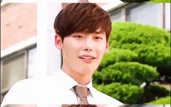 李钟硕 #治愈系笑容 这种发自内心的快乐是很容易感染身边人的,治愈