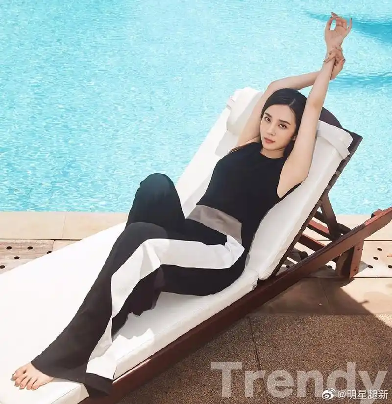 王晓晨海岛度假风写真