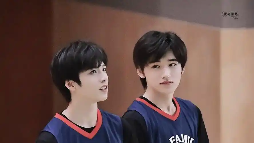 再看一遍合照就开始吧: —————— 【宋亚轩x刘耀文(文轩/碗盆)】