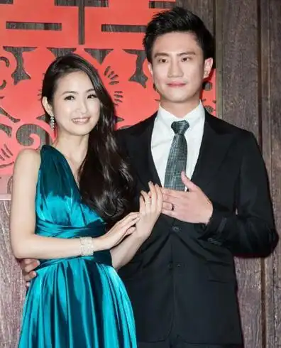 回顾演员林依晨32岁嫁豪门备孕7年才生下女儿在卑微中幸福