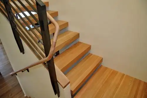 纯厚实木质镂空台阶新古典四居楼梯装修效果图