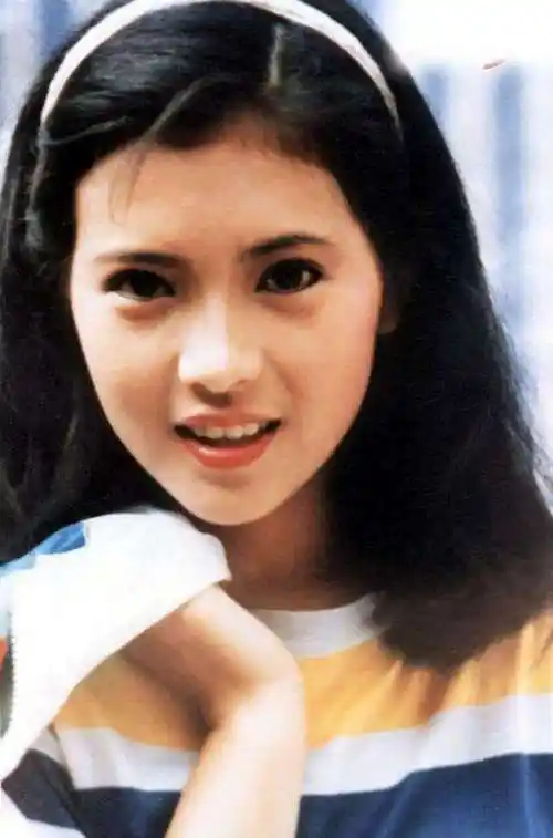 蓝洁瑛就这样走了,在清凉悲苦中走了,从一代玉女到街头疯婆子,她的