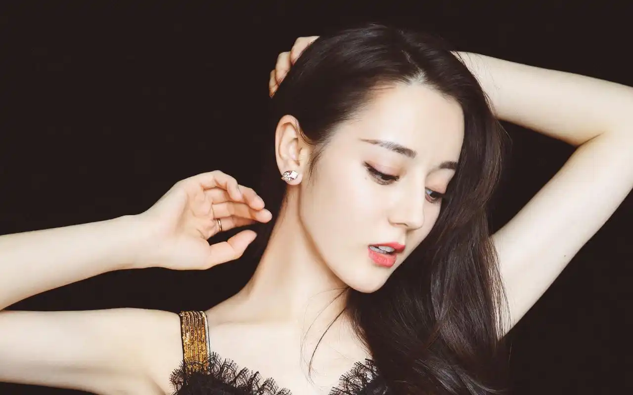 迪丽热巴性感蕾丝纱裙性感写真高清壁纸