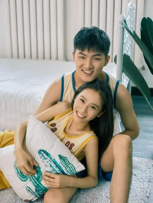 居家情侣照快乐与平凡最浪漫