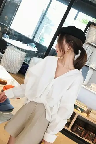 钱夫人chinstudio chic早秋v领长袖漏锁骨白衬衫女宽松蝙蝠袖衬衣ol