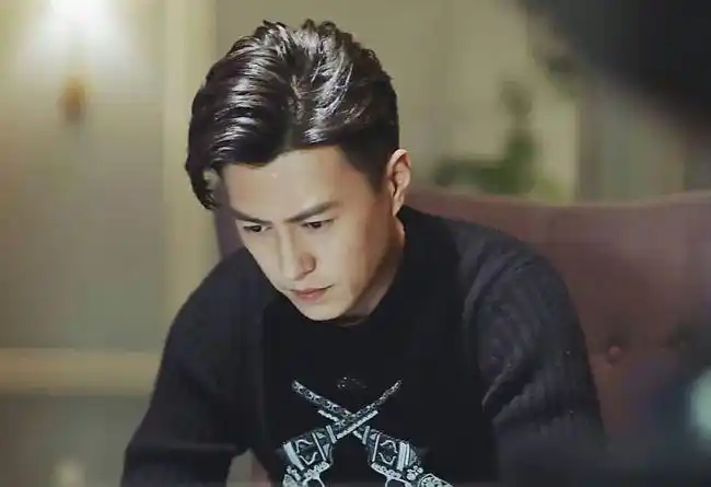 贺涵,"明明高配,却很卡"精英界里的贺涵,冷静睿智,气质儒雅,长得帅气