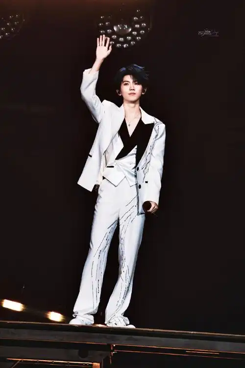 马嘉祺 蜉蝣#2024演唱会6首合作曲妆造发现所有合唱曲都是马嘉祺开头