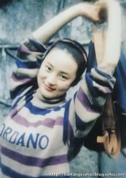 组图:蒋勤勤18岁美照 学生装扮酷似林徽因