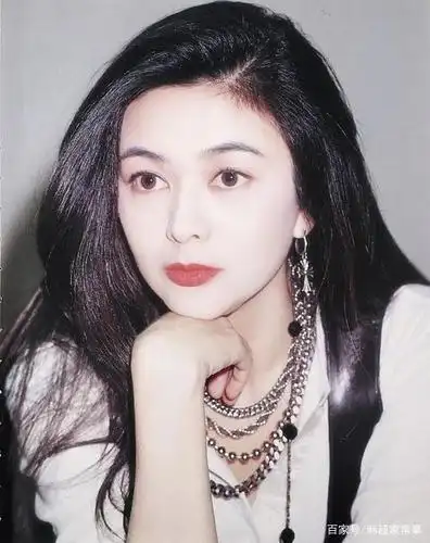 关之琳巅峰时期的颜值,当年出场那刻,碾压多少女明星啊