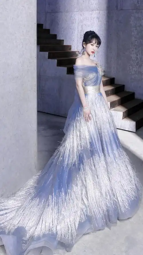 杨紫最美的红毯造型,清新温柔令人太惊艳,完全自带韩剧女主打光