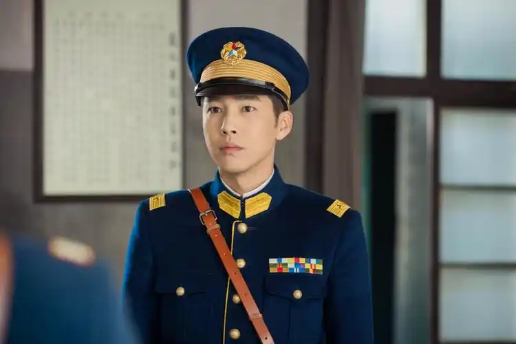 p>邹廷威,原名邹宗胜,1984年6月19日出生于山东省淄博市,中国内地