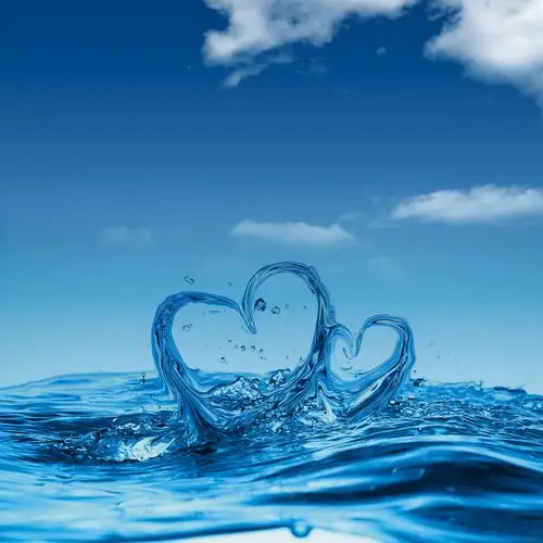 蓝天白云水爱心素材