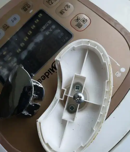 怎样拆解美的13pss506a电压力锅盖