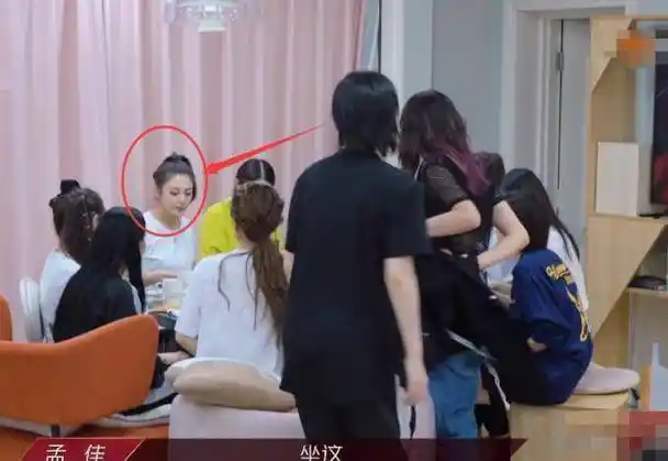 请输入图片描述说到李斯丹妮,相信大家都非常的喜欢她了吧,在她最开始