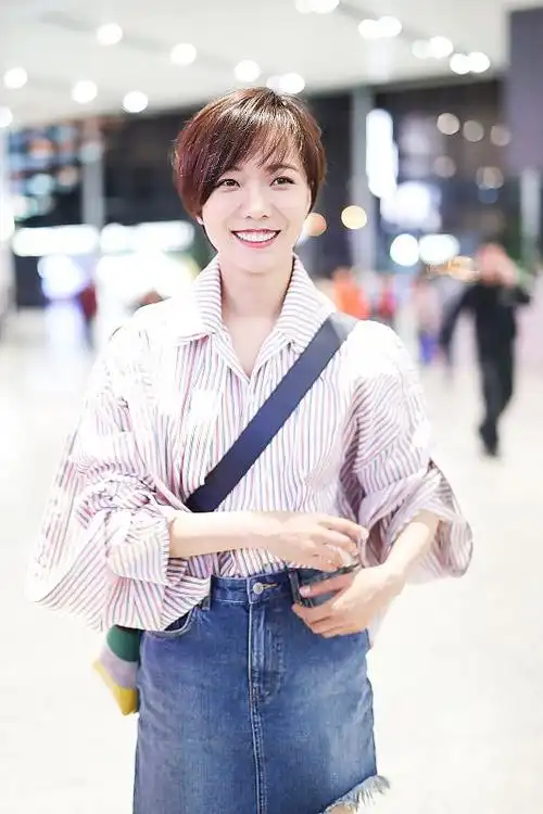 王珞丹素颜出镜也很美蝴蝶结绑带显甜美看起来俏皮又可爱