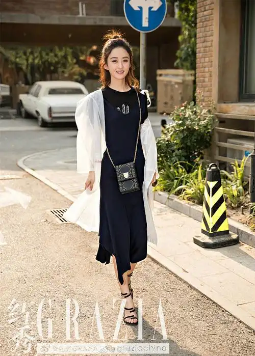 看赵丽颖的时尚街拍,学瘦小个子如何穿搭才能青春显高又时尚!