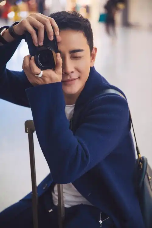 p>罗晋,1981年11月30日出生于江西省宜春市铜鼓县,中国内地影视男