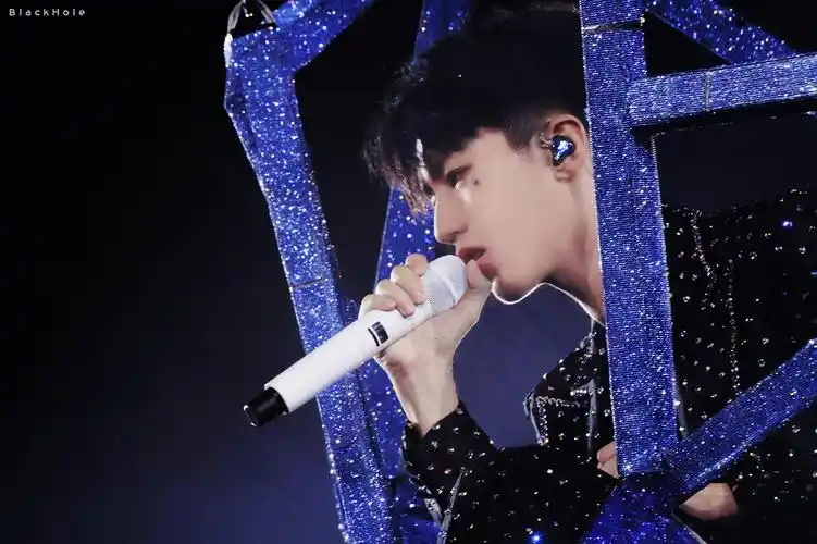 飞向你的蓝海和你的小螃蟹你永远不会孤独王俊凯十九岁生日会part6