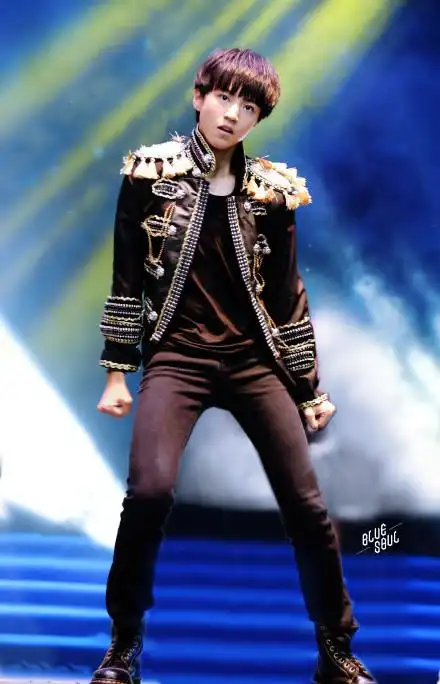 王俊凯921十六岁生日快乐# 充满灵魂的舞蹈,只愿臣服在你脚下