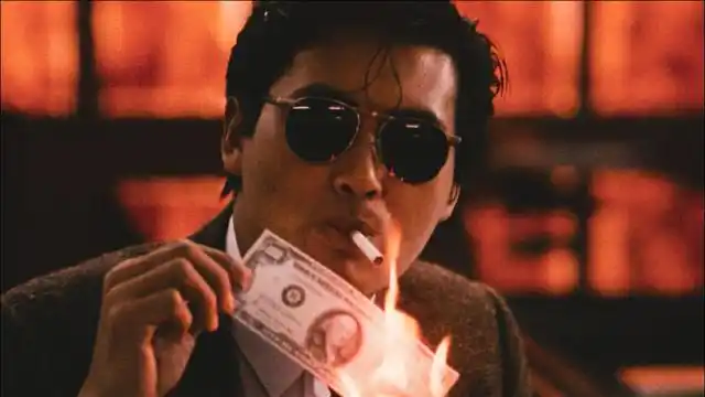 看来看去果然还是发哥最帅,这点烟的动作怕是没谁了!