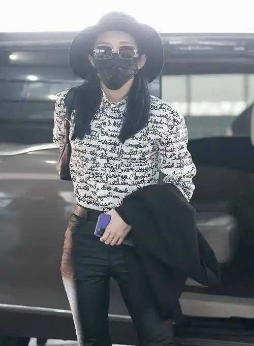 原创孟美岐的腿是啥水平贴肉裤也能穿出褶皱感这身材常人羡慕不来