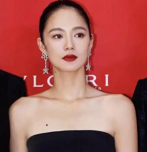 网友曾对刘亦菲和张子枫进行了一番集体戏谑.