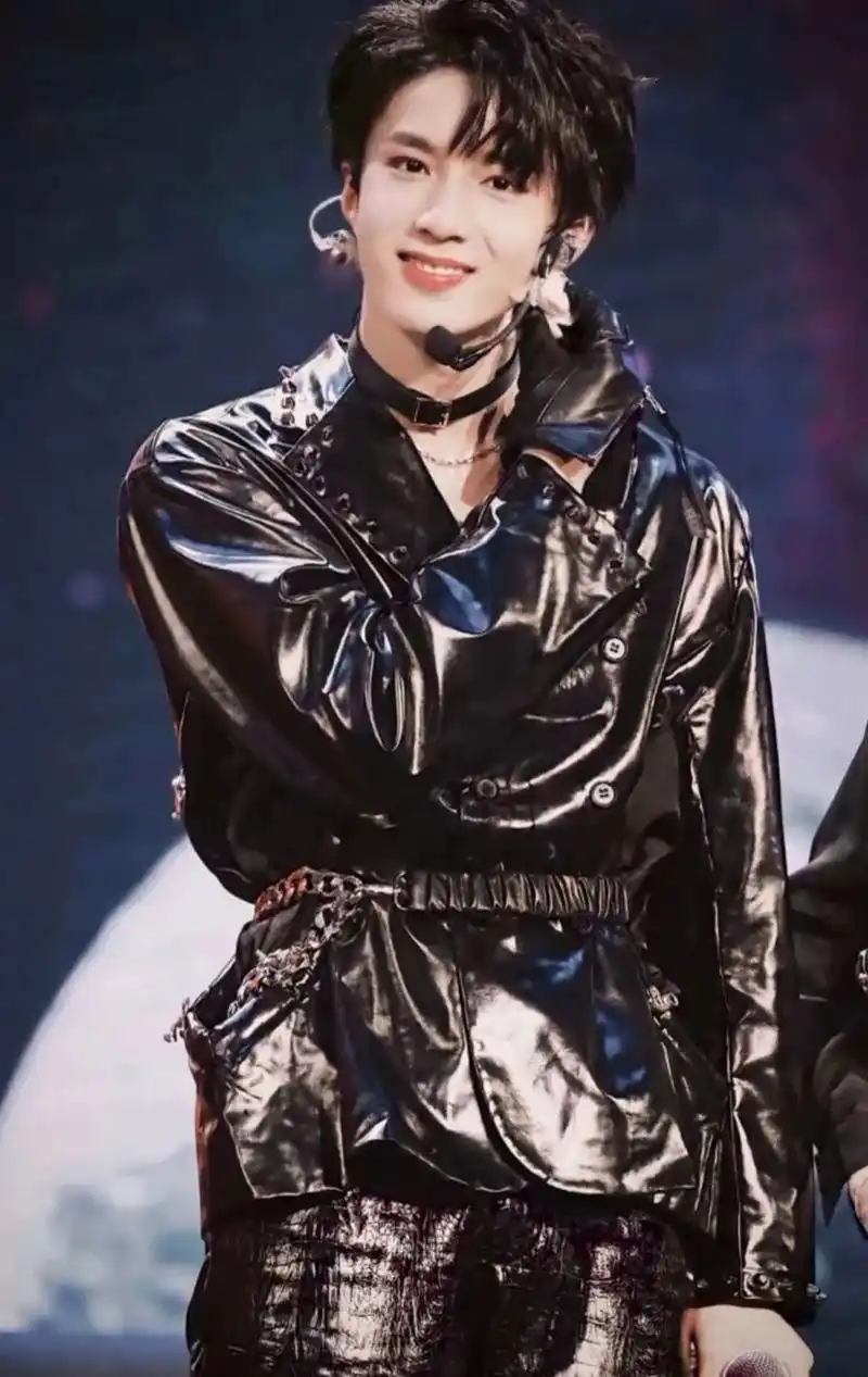 很幸运的说 我的青春里有刘耀文 胃病,生长痛,夜盲症,刘耀文,我终于