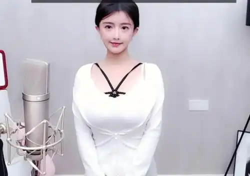 古阿扎直播科普大小尺寸,被超管秒封,委屈吐槽:我穿什么都不行