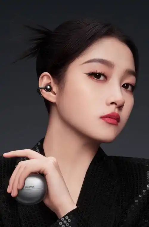 美爆了!关晓彤紫色眼妆,还得是晓彤……_耳机_散发出_华为