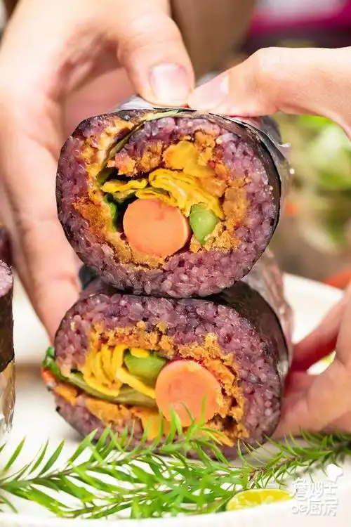 台湾紫米饭团-其实这东西在家复刻也不难,当作早餐,便当或是带去接挝