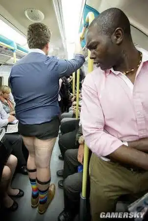 吸引女性极致杀器:男士超短热裤风靡欧洲