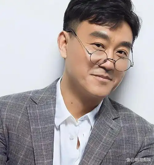 何冰从跑龙套到走红花了三十年娶到李海洋就像是捡到宝一样