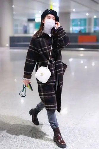 67刘诗诗太会穿复古风大衣配马丁靴真洋气小娇妻给吴奇隆长脸