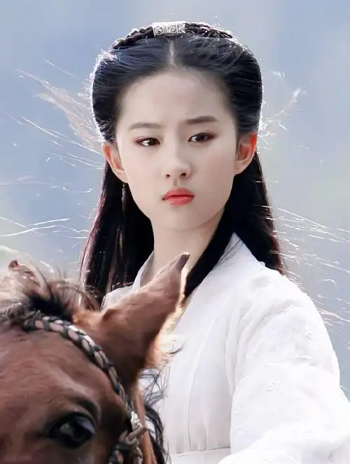 刘亦菲的小龙女,每个镜头都是绝美,一袭白衣清新脱俗,美到窒息