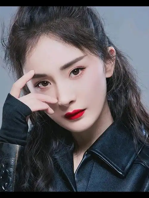 杨幂眼睛可甜可魅! !