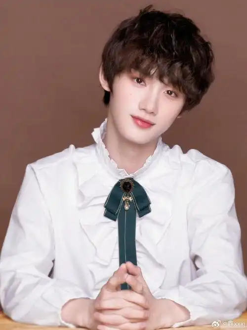 丁程鑫超话02#丁程鑫你好星期六#02#丁程鑫 二十二岁恒鑫璀璨正