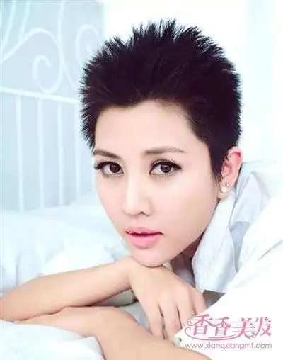 美女小姐姐剃简约帅气的板寸发型考验女生颜值的板寸头图片