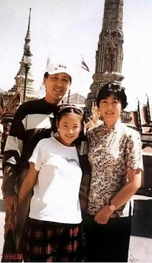 陈道明与主持人杜宪恩爱40年两人互相成就女儿是他的骄傲