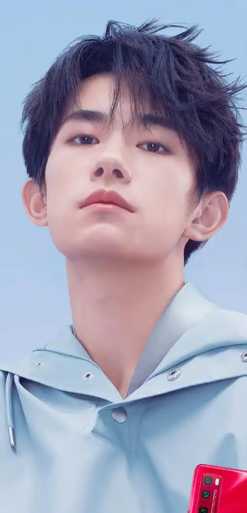 易烊千玺压腿旧照