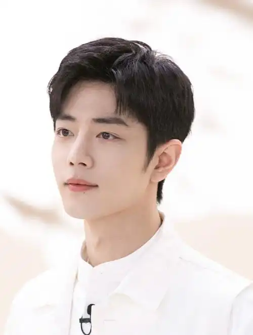 肖战白色马甲造型##肖战梦洁直播