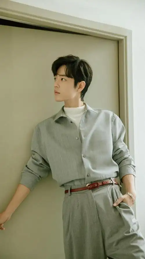 肖战灰白搭配帅气清爽写真