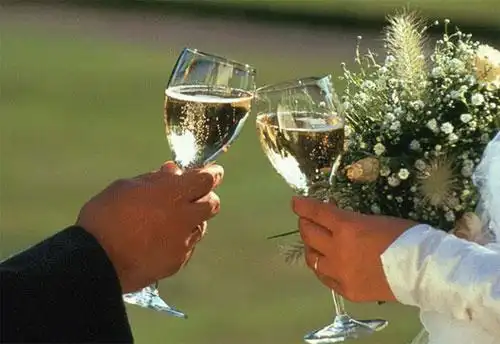 新娘敬酒需要注意那些小细节 给你解析答案