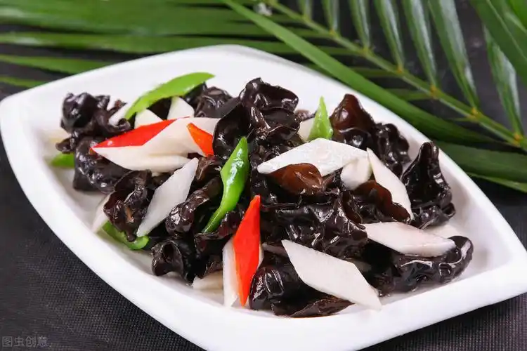 炒木耳总是炸锅很危险炒木耳总是爆炸怎么办