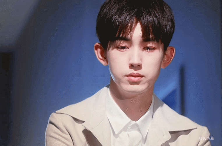 不得不承认,郭敬明把郭俊辰拍得好绝!