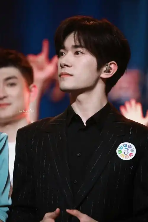 tfboys为易烊千玺不辞星海打call