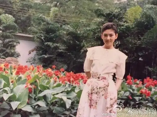 组图:郑恺程晓玥去年为程妈妈庆生 郭敬红一脸幸福状态很好